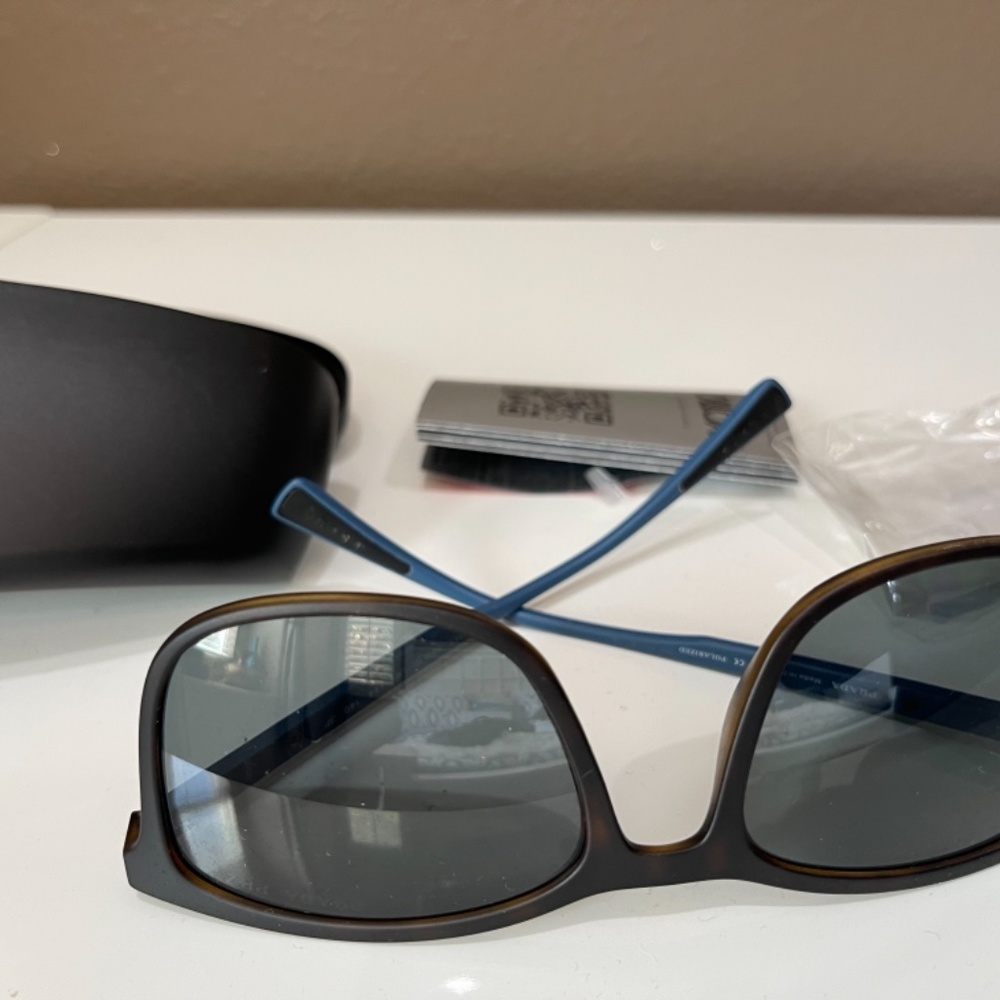 Sunglasses - Picture 5 of 6